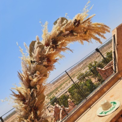 arche florale mariage champetre Marrakech