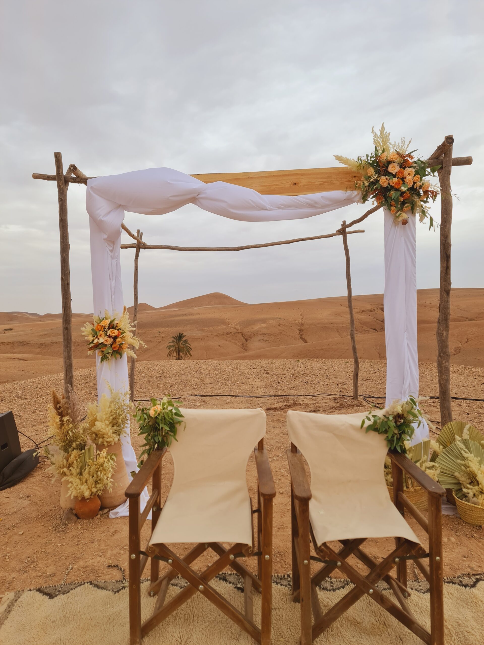 Arche florale mariage Agafay Marrakech