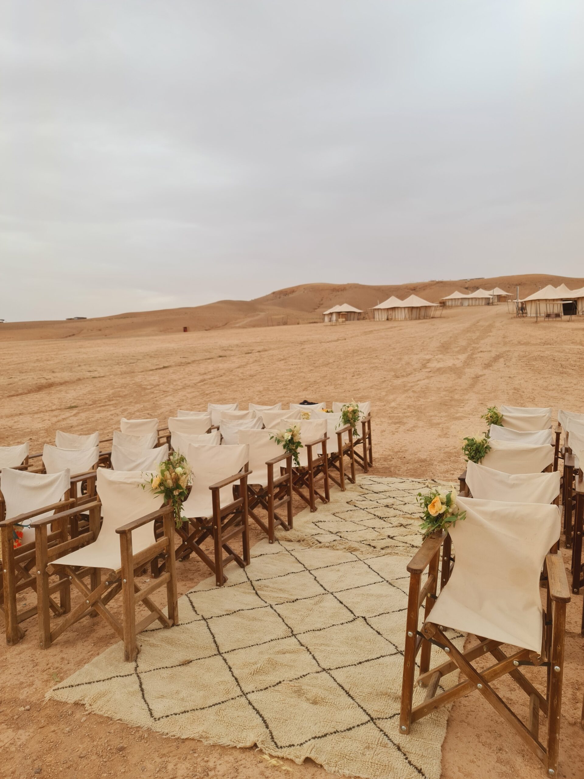 Céremonie laique desert Agafay Marrakech Mariage boho chic