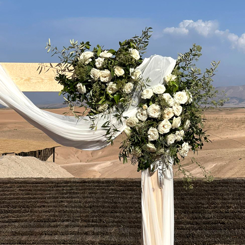 arche florale mariage Agafay Marrakech