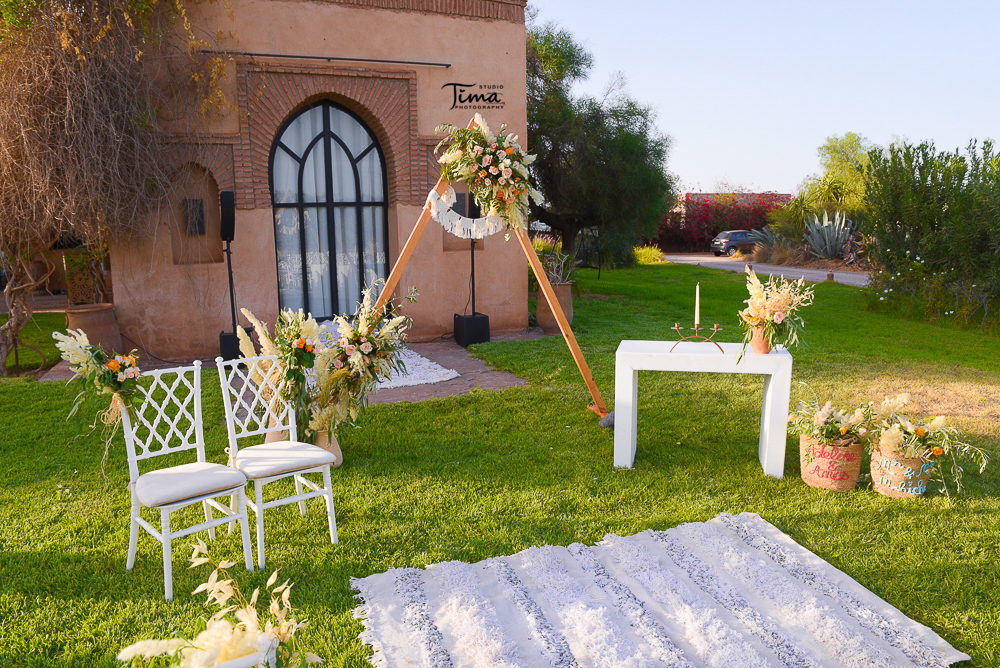 TIMA - céremonie mariage Marrakech arche florale déco boho